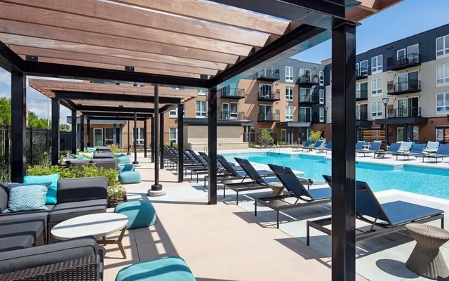 Elan Yorktown Apartments - シカゴの学生向け宿泊施設 - プール