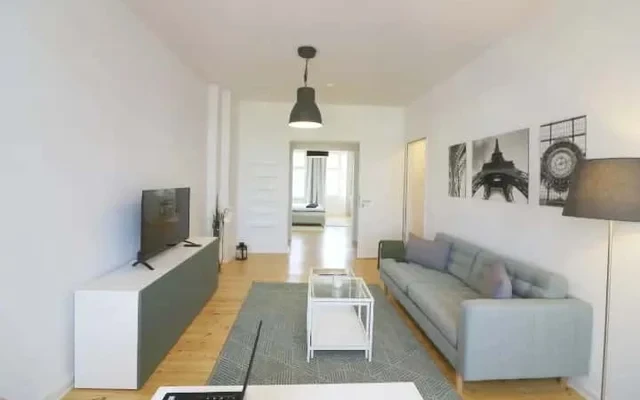 Lichtdurchflutete 2 Zimmerwohnung mit Balkon und EBK 1