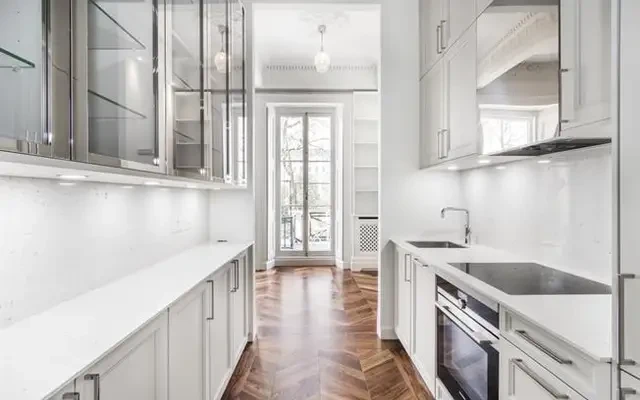 Ennismore Gardens, London, SW7 1AJ 1