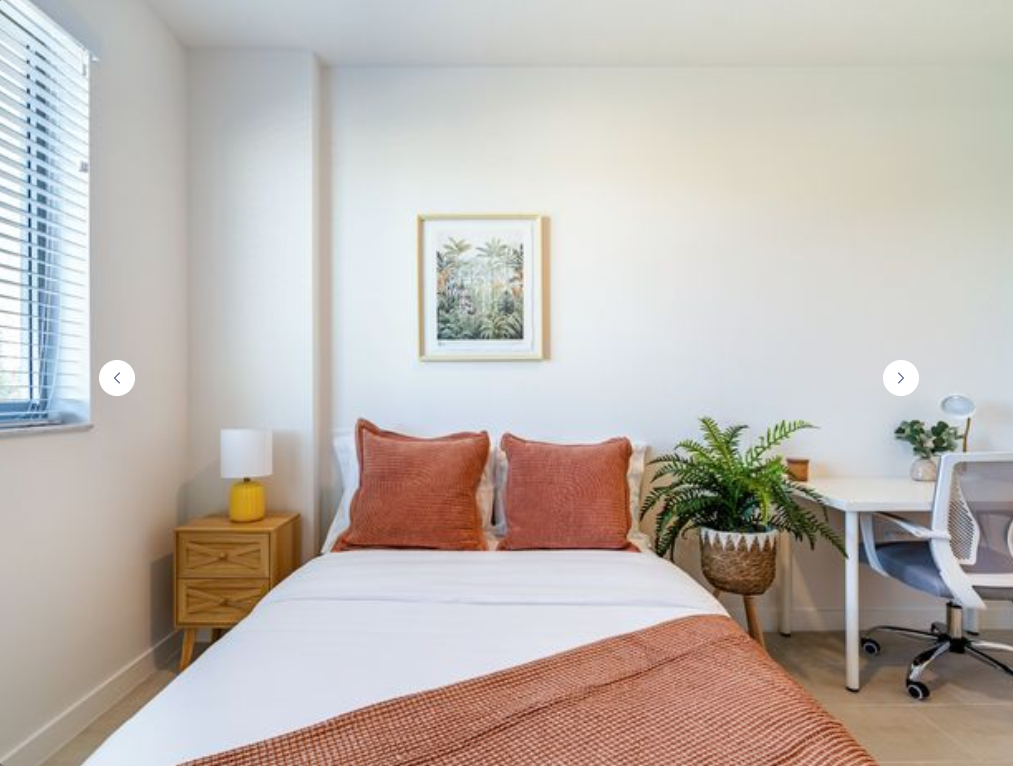 4 bed 2 bath Master Ensuite Room