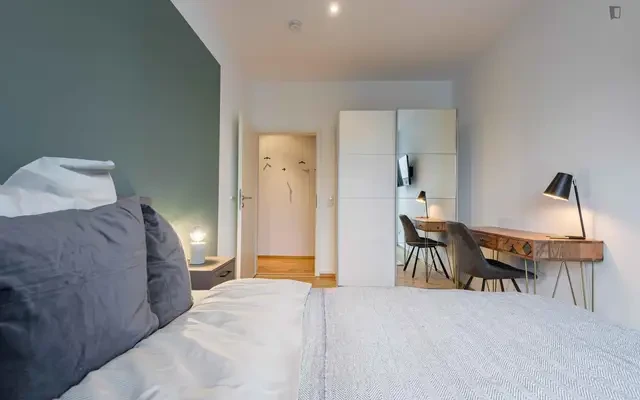 Pleasant double bedroom in Bockenheim area 3