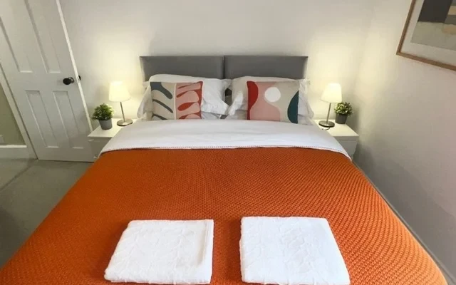 Charming 2-Bedroom 1