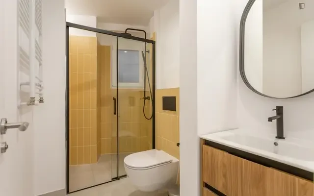 Inviting double bedroom near Facultad de Teología 3