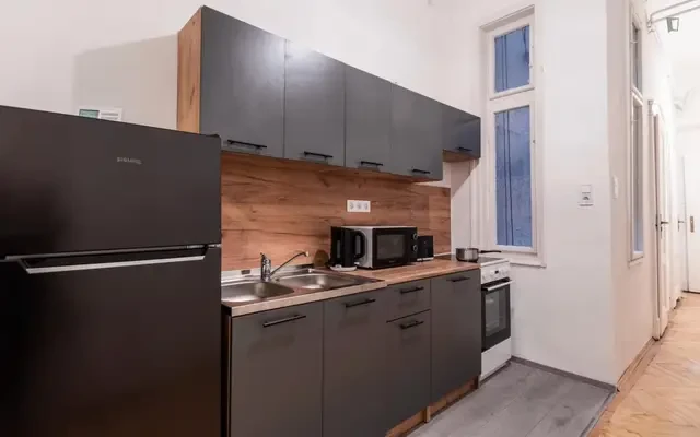 Bed in a welcoming twin bedroom, near the Budapest-Keleti train station 2