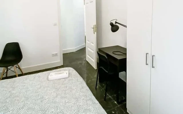 Piso de 7 habitaciones en Ciutat Vella 4