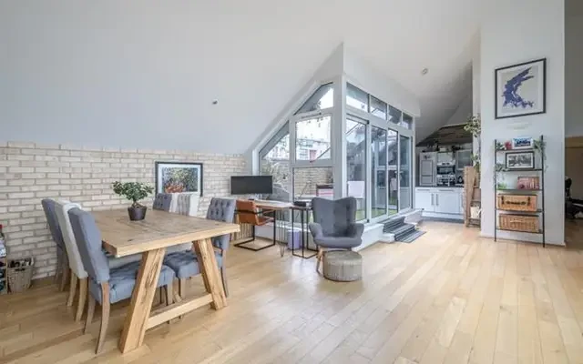 Western Gateway, London, E16 1BA 1