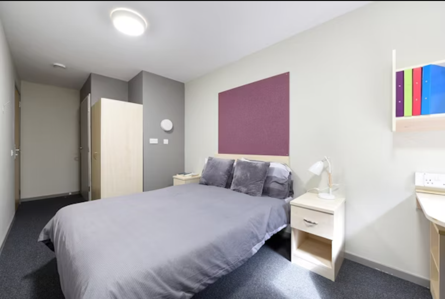 One Bed Apartment Silver