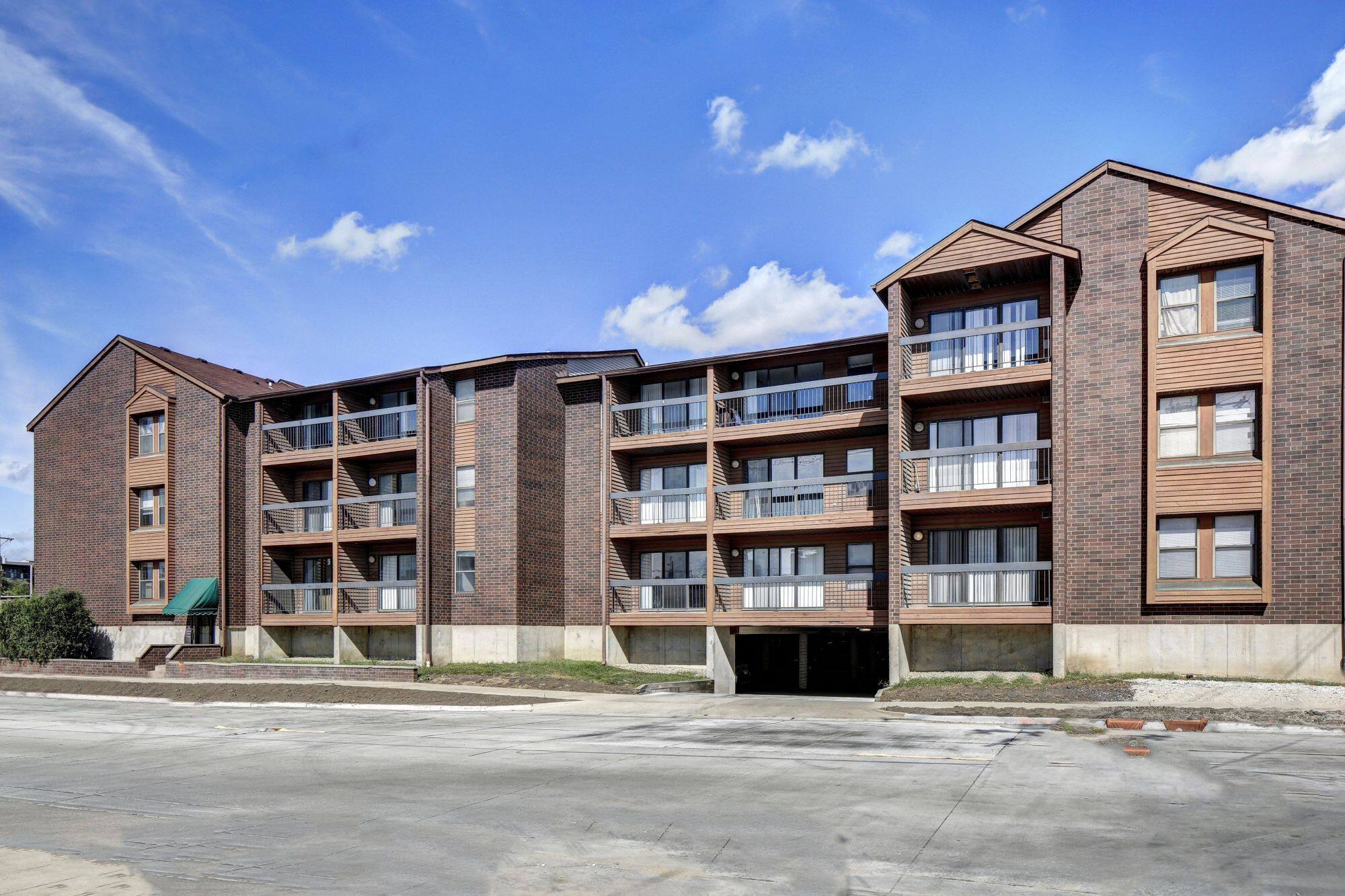101 E Green