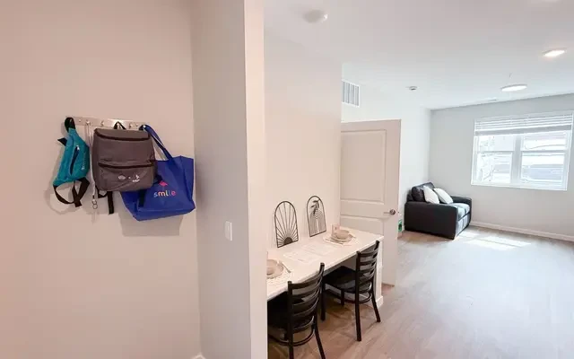 404 E Clark Street 3