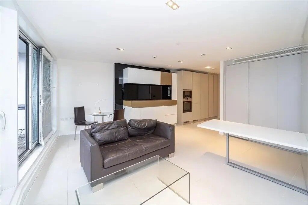 LH-Bezier Apartments