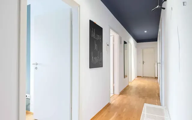 Pleasant double bedroom in Bockenheim area 4