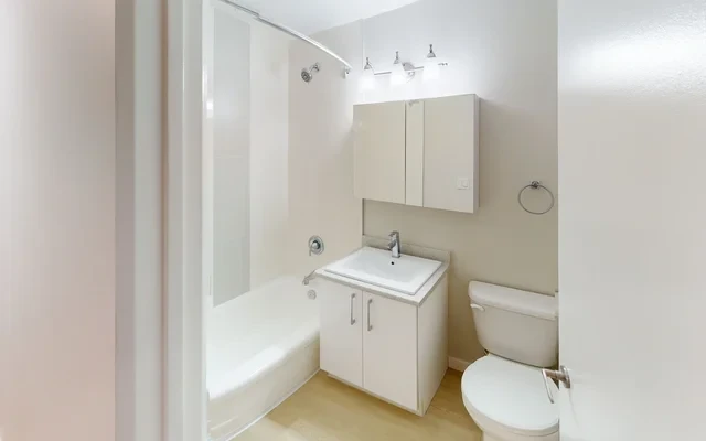 8735 Selkirk 3