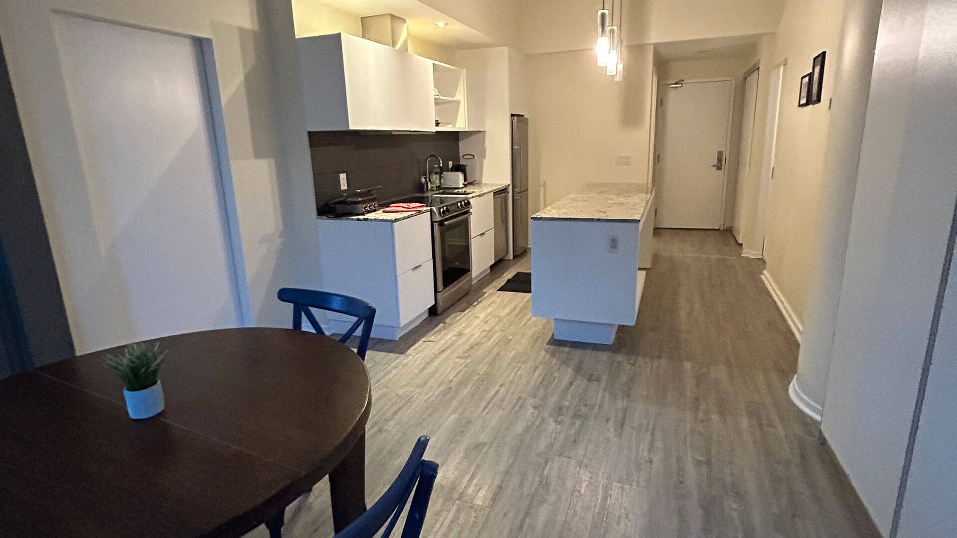 Liwinco - King West Theatre District (8 Charlotte St) 3