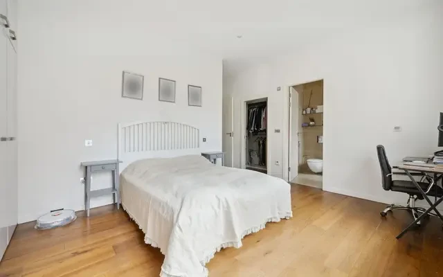 Howard Court, 1A Coleherne Road, London, SW10 9BS 2