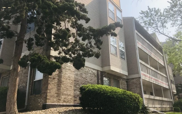 48 E John, Champaign, IL 61820 0