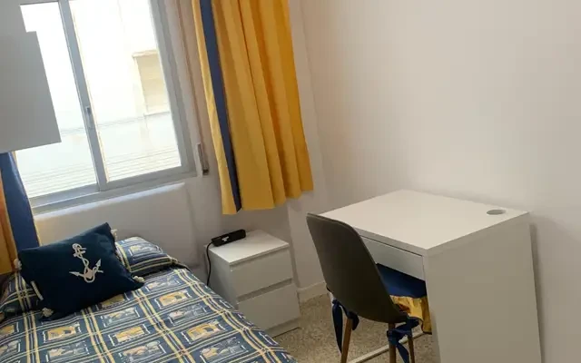Cozy single bedroom in Ciudad Jardín, well connected to the city center 2