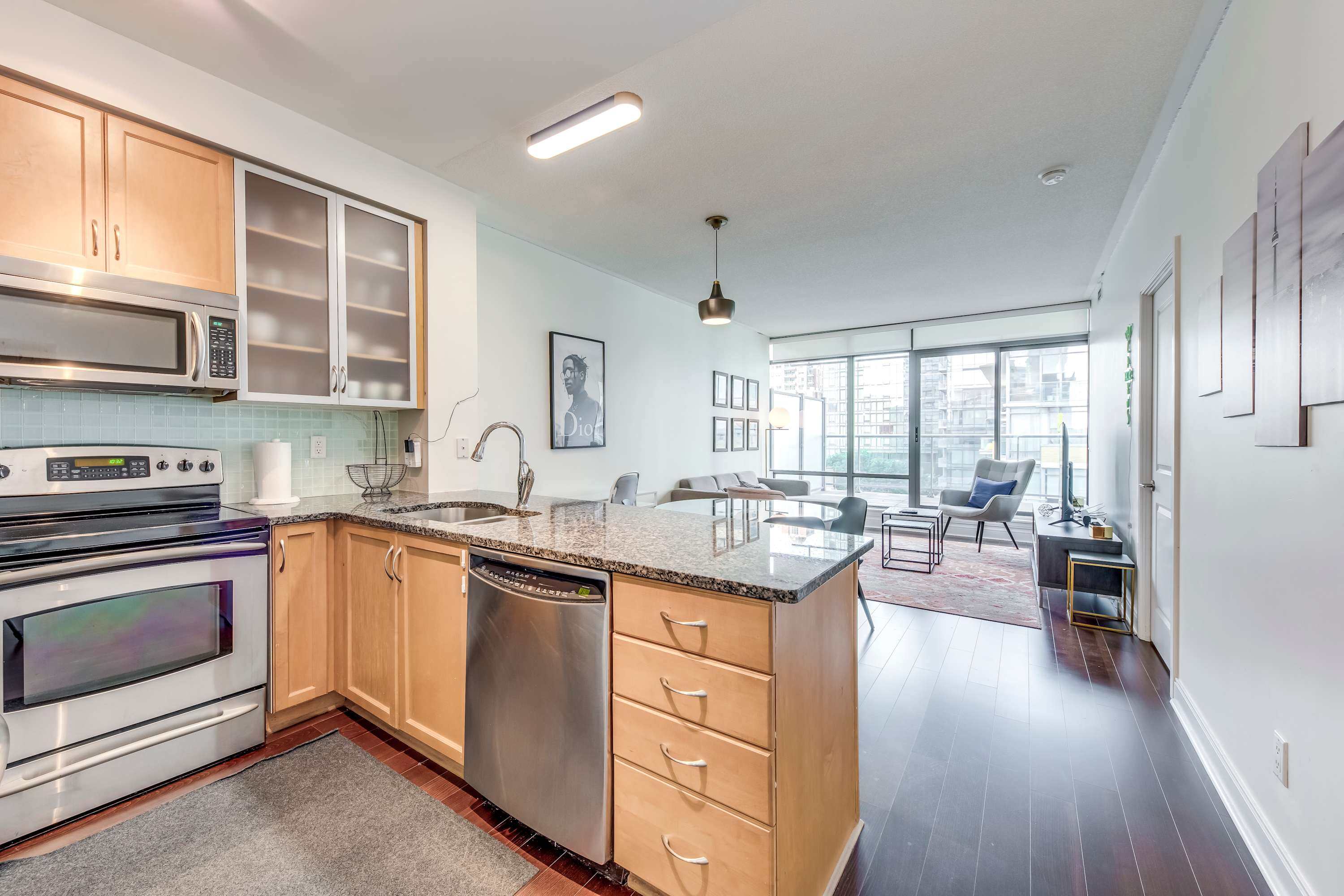 18 yorkville ave