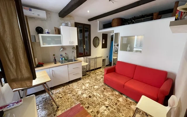 Spacious studio apartment at the Uffizi Gallery / Monolocale - Firenze Centro 1