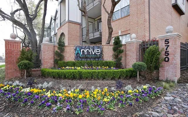Arrive on University - chỗ ở sinh viên tại Dallas