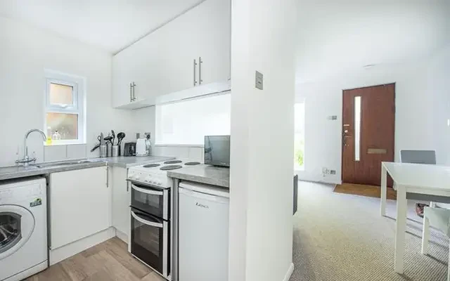 Windmill Rise, Kingston Upon Thames, KT2 7TU 4