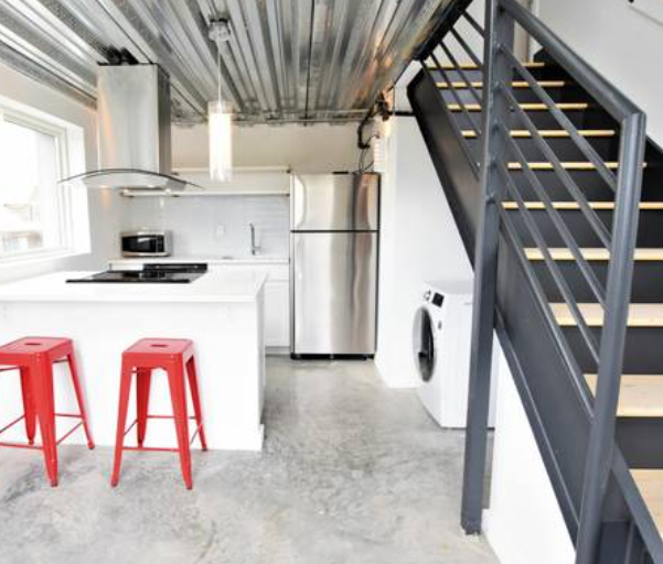 1 Bedroom / 1 Bathroom w/ Balcony