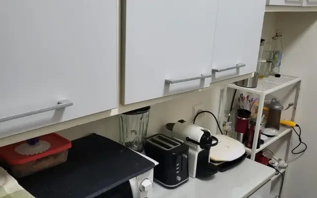 Comfortable double bedroom with share bathroom and internal window close to Rocafort metro station 2