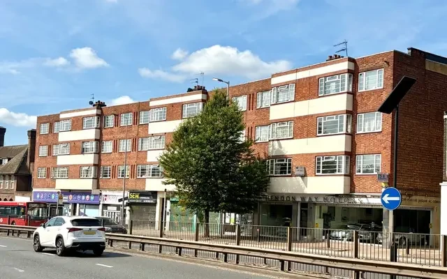 Hendon Way 26176# 1