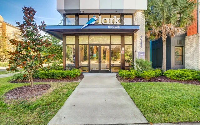 Lark Gainesville 0
