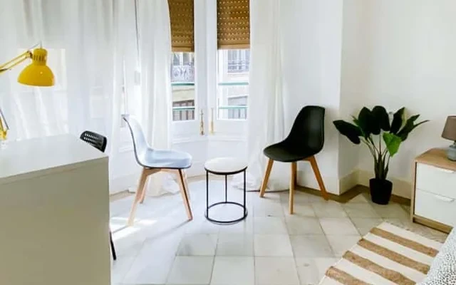 Piso de 7 habitaciones en Ciutat Vella 0