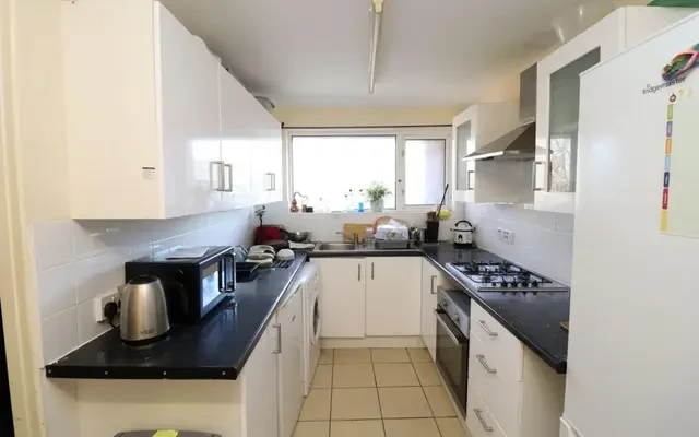 apartment in Mile End 4