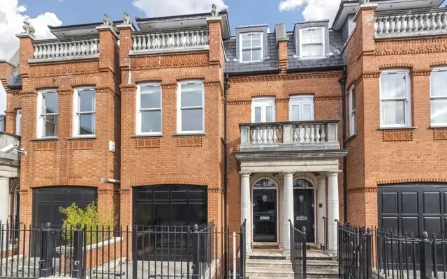 King Henry Row, Broomhouse Road, Fulham, London, SW6 3QU 0