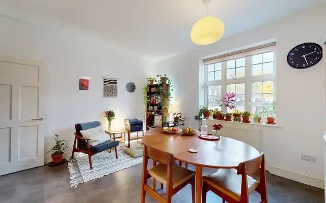 Cranleigh Street 11453# 4