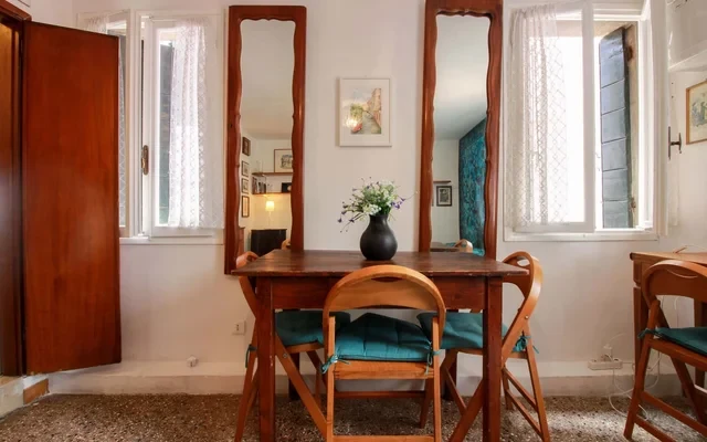 Santi Apostoli Home 3