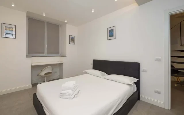 Trilocale in Via della Moscova 27 E 3