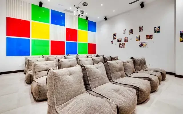 Livensa Living Málaga Feria - alloggio per studenti a Málaga - cinema