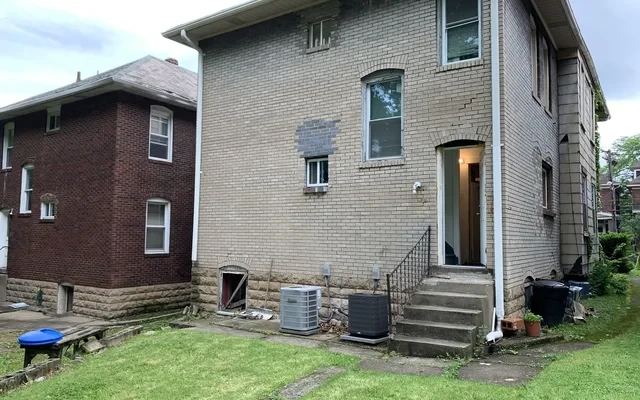 2353-2355 Tilbury Ave 0