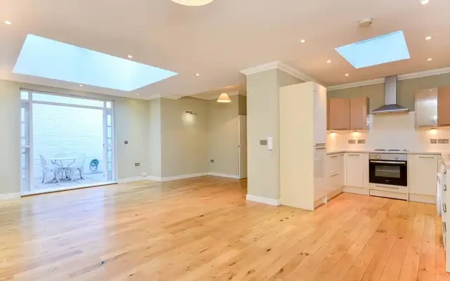 Kensington Court Gardens, Kensington, W8 2
