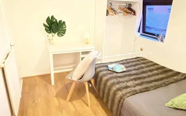 UM-YOLIVING Canary Wharf - London student accommodation - 4 Bedroom 4 Bathroom room 3
