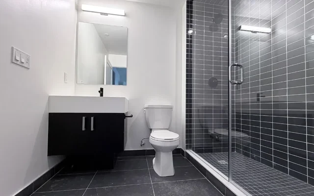 280 Dundas Street West 0