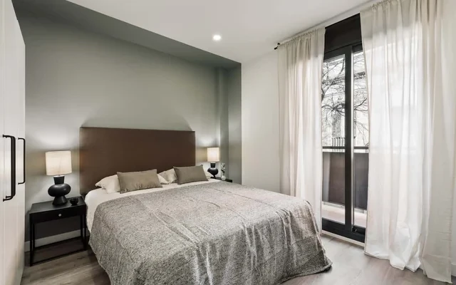 Heures - 2 bedroom, office and pool in Les Corts 2