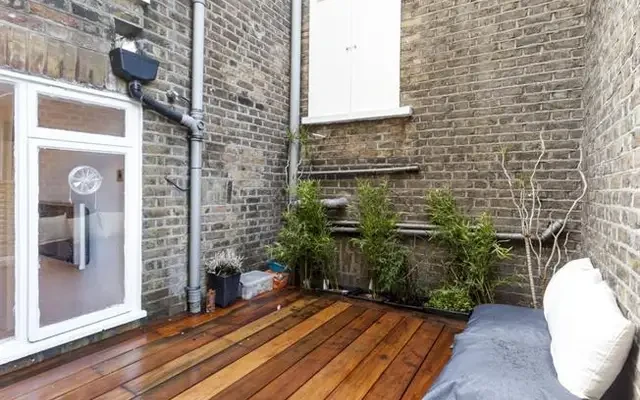Ladbroke Grove, London, W10 5NE 1