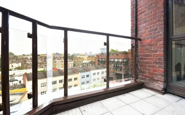 LH-Savoy Court 3