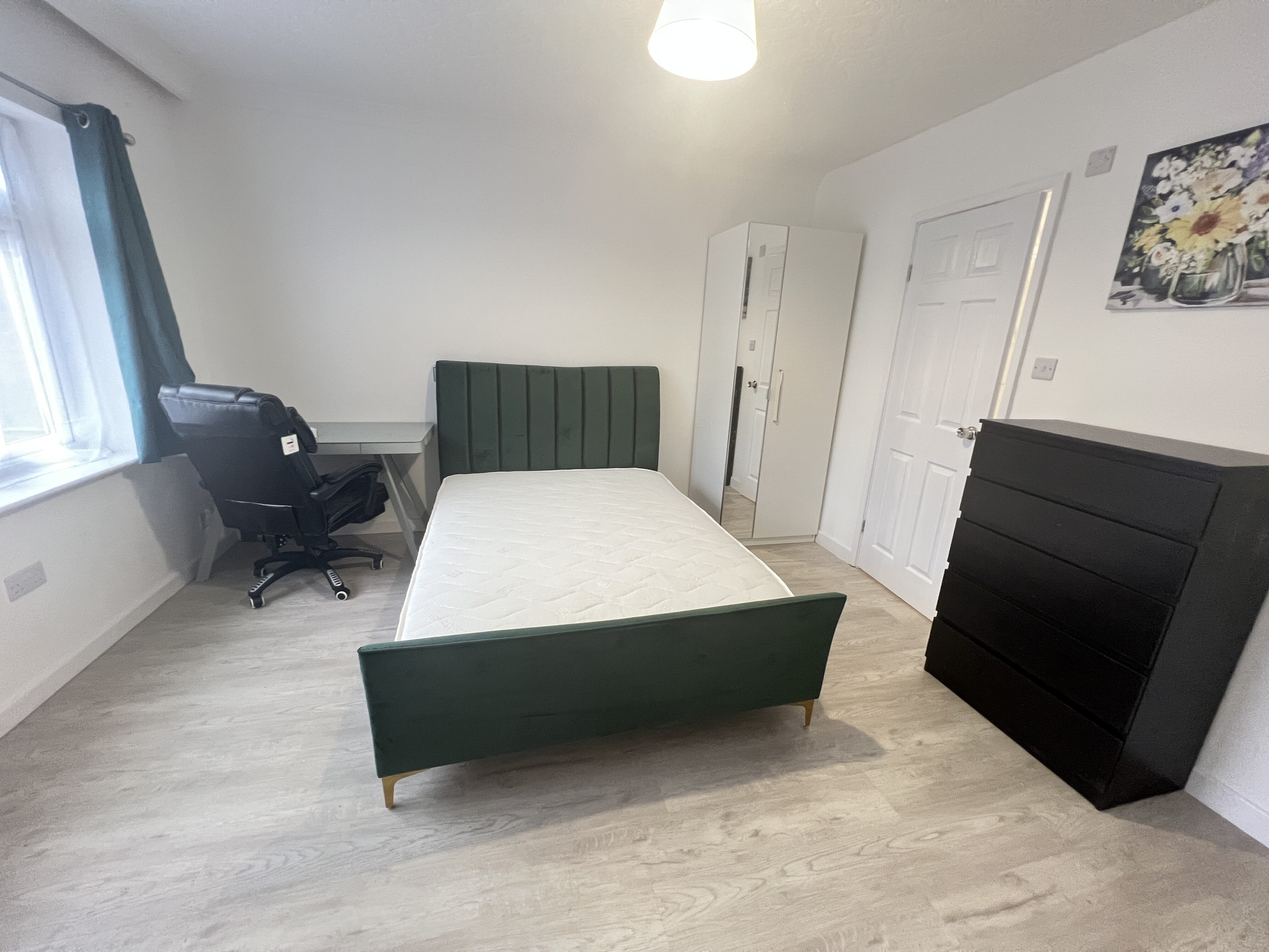 95 De Montfort Way