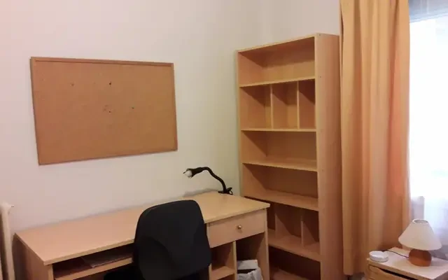 Single bedroom in student-heavy Argüelles 1