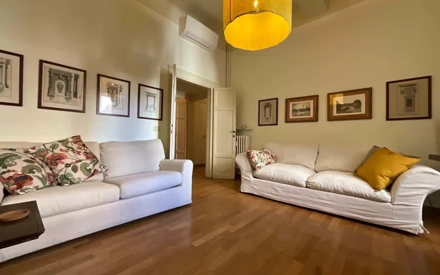Apartment in Via di Sant'Andrea delle Fratte, Roma for 60 m² with 1 bedrooms 2
