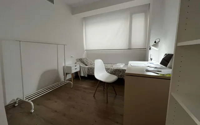 Habitacion Privada en avenida de la Reina Mercedes 1