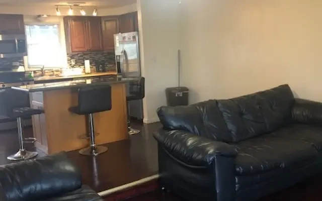 2017 E Genesee St Townhouse B 1