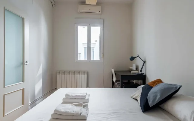 Wide and bright- 2Bedrooms 1Batroom- Lavapies 2