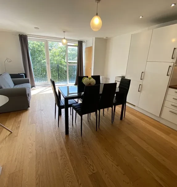 LH-13 Peet Court
