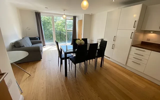 LH-13 Peet Court - London student accommodation